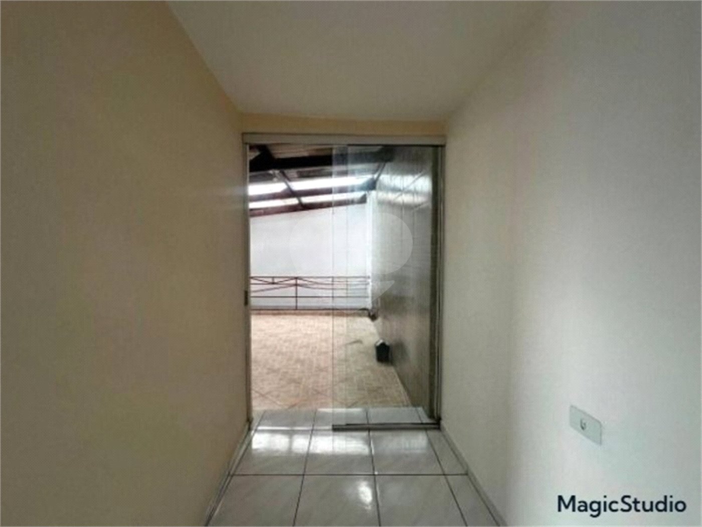 Casa com 200m² , 5 dormitórios , sendo 1 suíte , 3 vagas de garagem , à venda em Guarulhos.