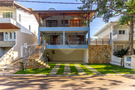Belíssimo sobrado com piscina aquecida no Condomínio Villagio Capriccio - Louveira SP.