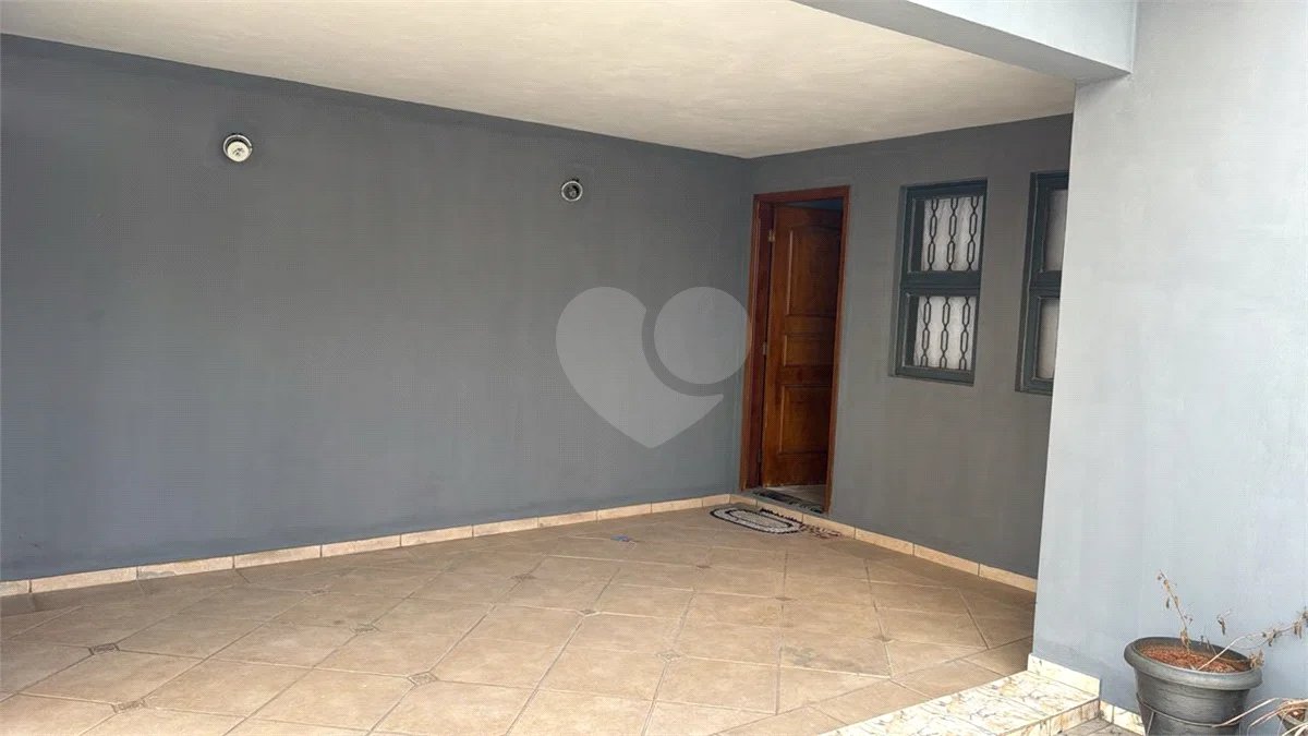Casa a venda, composta por 2 casas separadas no Jaraguá em Piracicaba - SP.