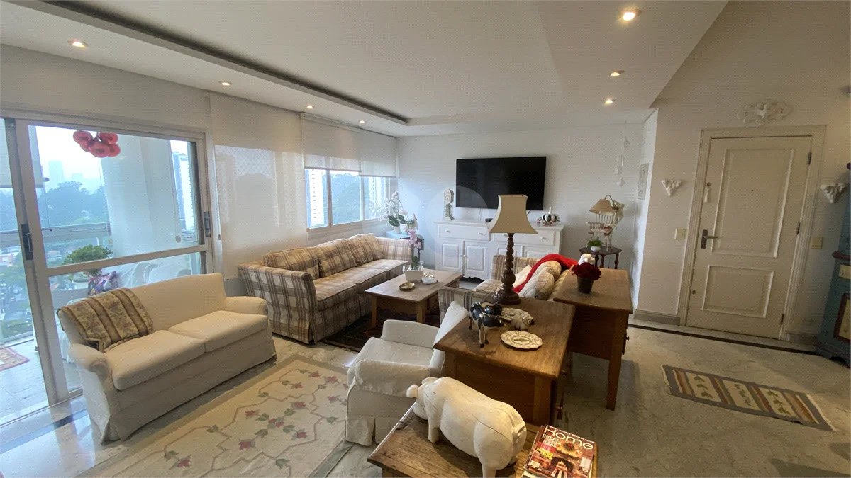 Apartamento à venda com 4 quartos, sendo 1 suíte, em Alto da Boa Vista, São Paulo, SP