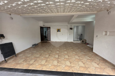 Casa térrea à venda no Douradinho com 2 quartos e edícula com mais dois quartos e 2 banheiros.