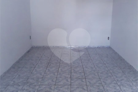 Casa térrea + Sala Comercial na Vila Prado.