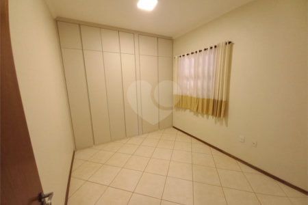 Casa Térrea no Condomínio Damha I,