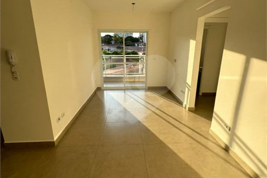 Vende-se apartamento no Edifício Residencial Flor do Ipê