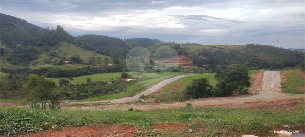 Terrenos de 300 metros em condomínio fechado e prontos para construir na região de Atibaia