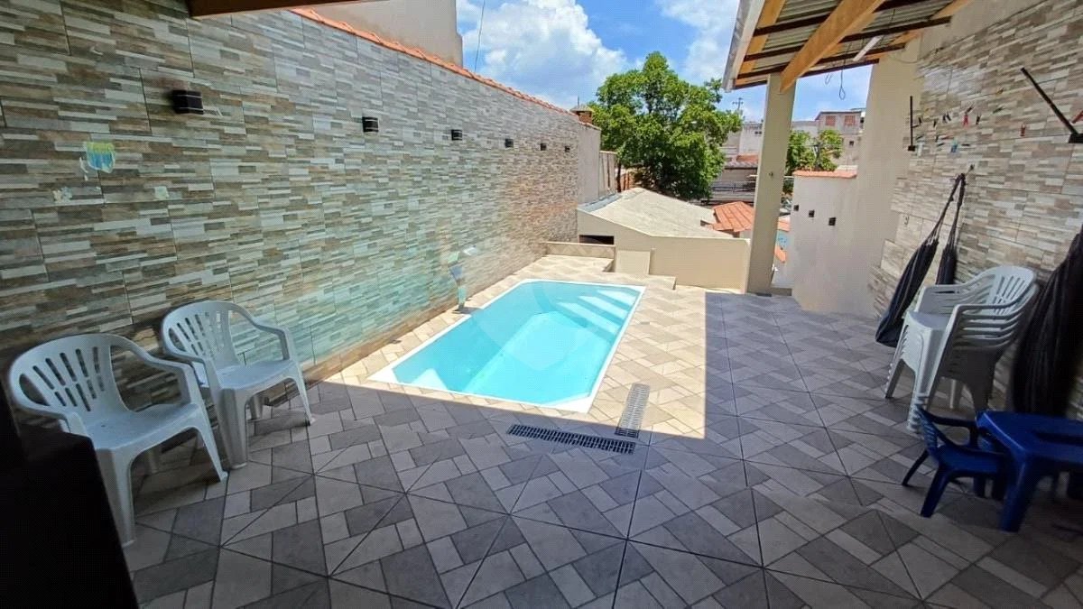Casa de 2 quartos em Rua Orange, Vila Luzita, Santo André - Venda!