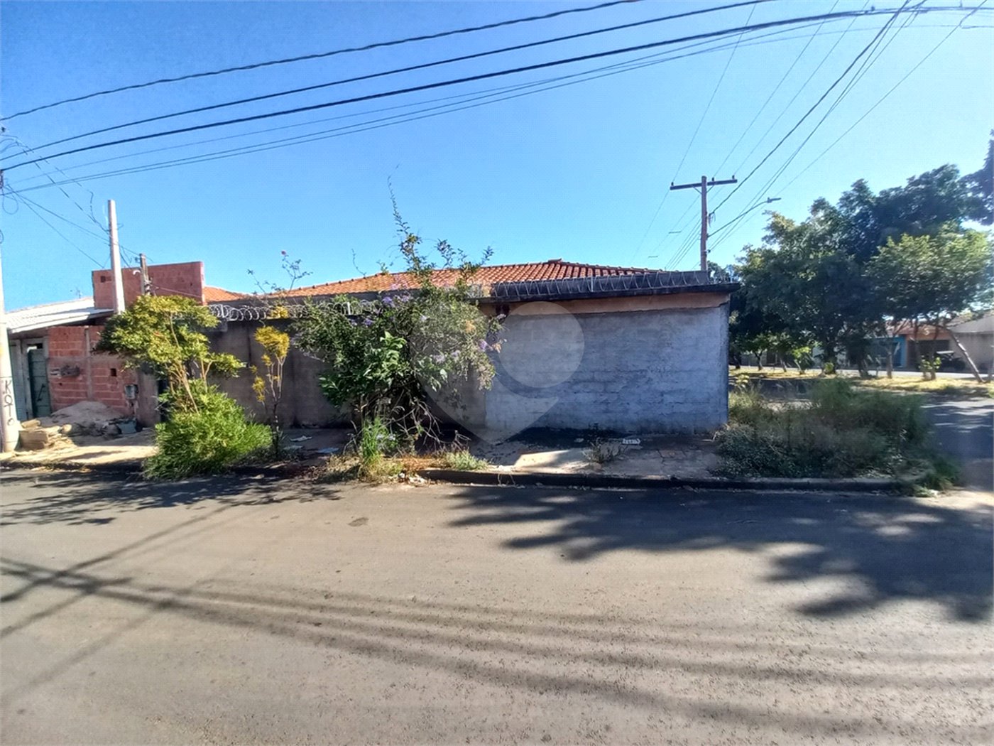 Casa térrea com 2 dormitórios.