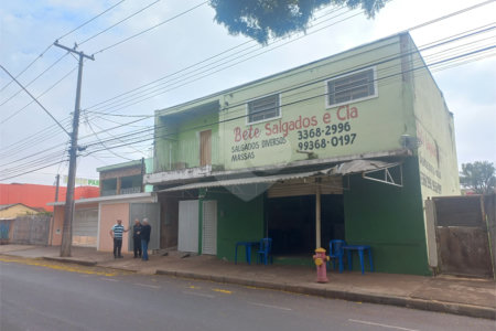 Sobrado para venda.