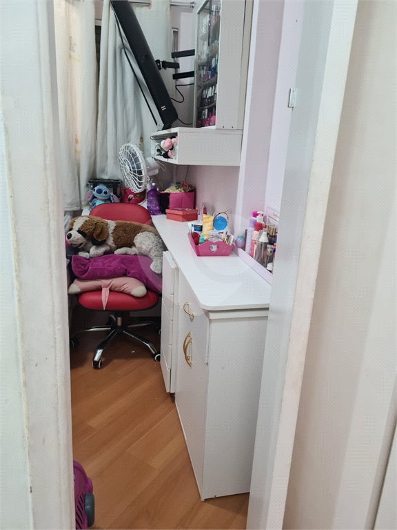 Apartamento com 3 dormitórios, sendo 1 suíte.