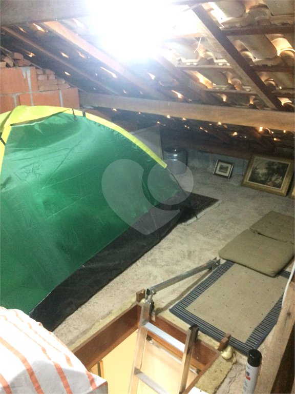 Casa à venda com 3 quartos, sendo 1 suíte, no condomínio Moradas do Horto, São Paulo - SP