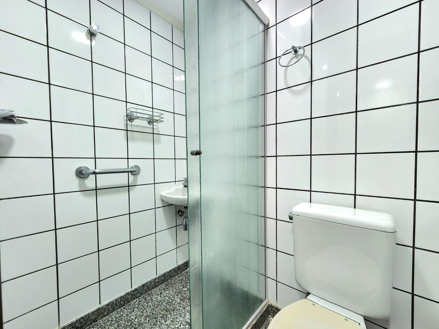 Apartamento Alto Padrão Frente Mar com 4 Dormitórios, 3 Suítes e 3 Vagas na Orla de Santos