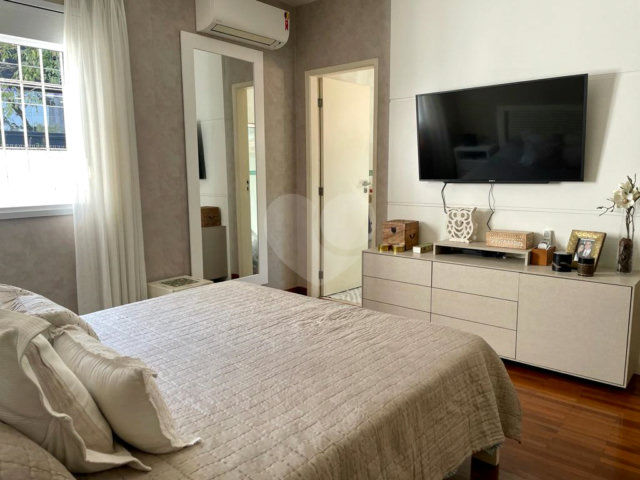 Casa à venda com 3 quartos, sendo 1 suíte,  em Jardim Prudência, São Paulo, SP