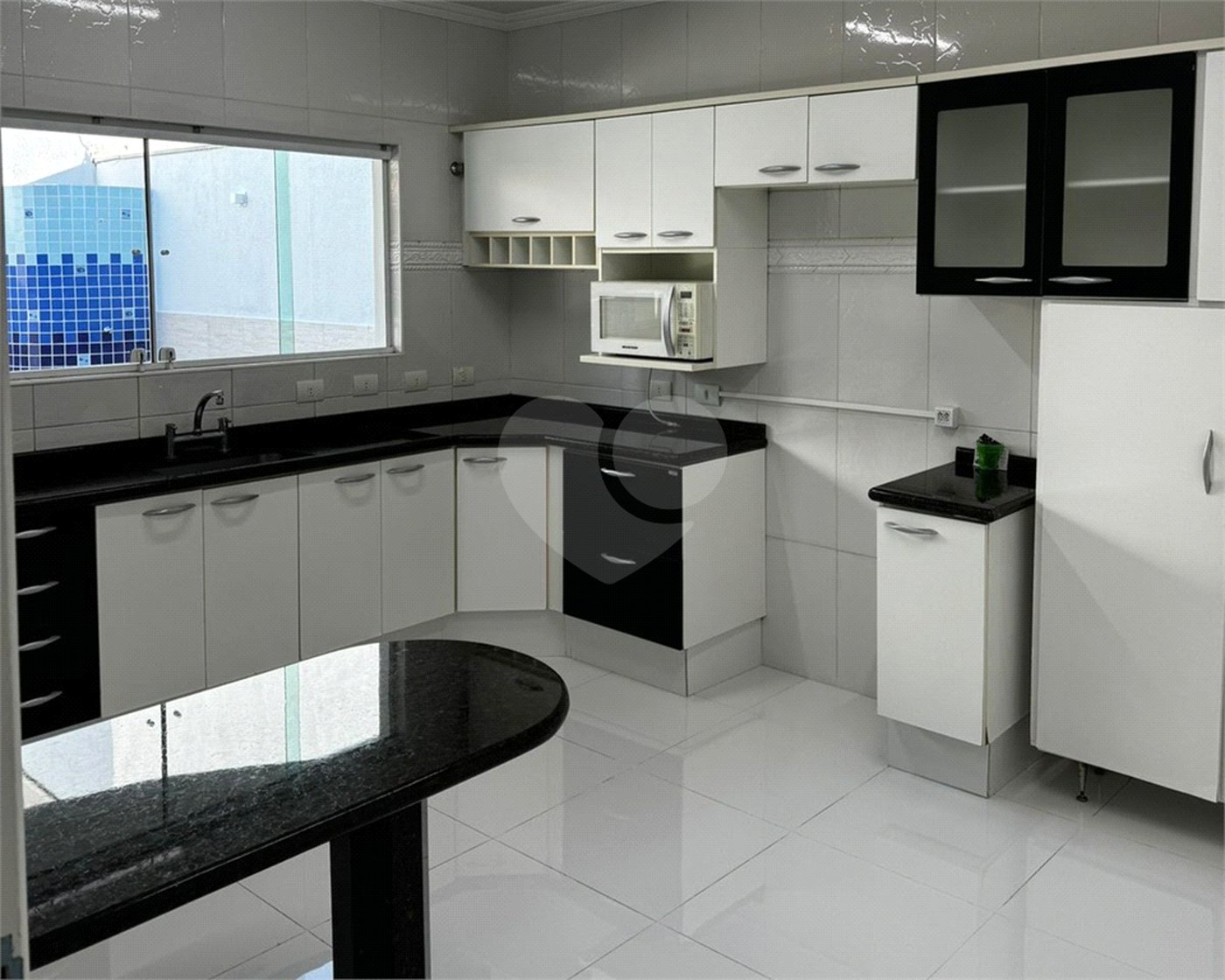 Casa à venda com 3 quartos, sendo 1 suíte, no condomínio Residencial Villa dos Inglezes, Sorocaba - SP