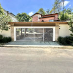 Casa à venda com 4 quartos, sendo 3 suítes, no condomínio Vilarejo, Carapicuíba - SP