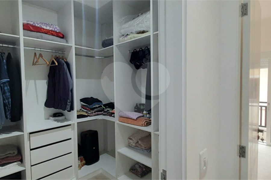 Casa à venda com 3 quartos, sendo 1 suíte, no condomínio Residencial Gran Veiga, São Paulo - SP