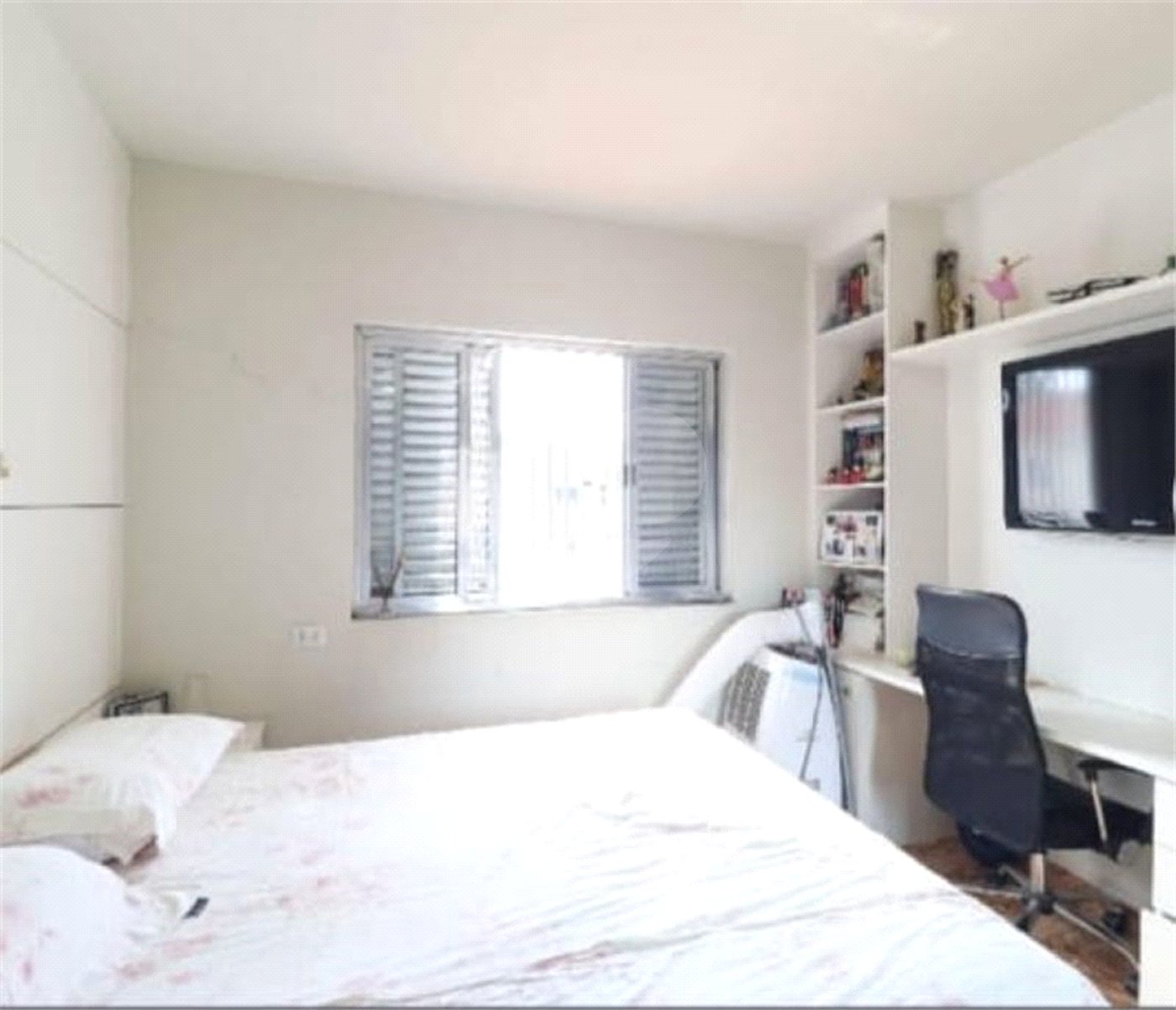 Sobrado à venda com 3 quartos, sendo 1 suíte,  em Vila Constança, São Paulo, SP