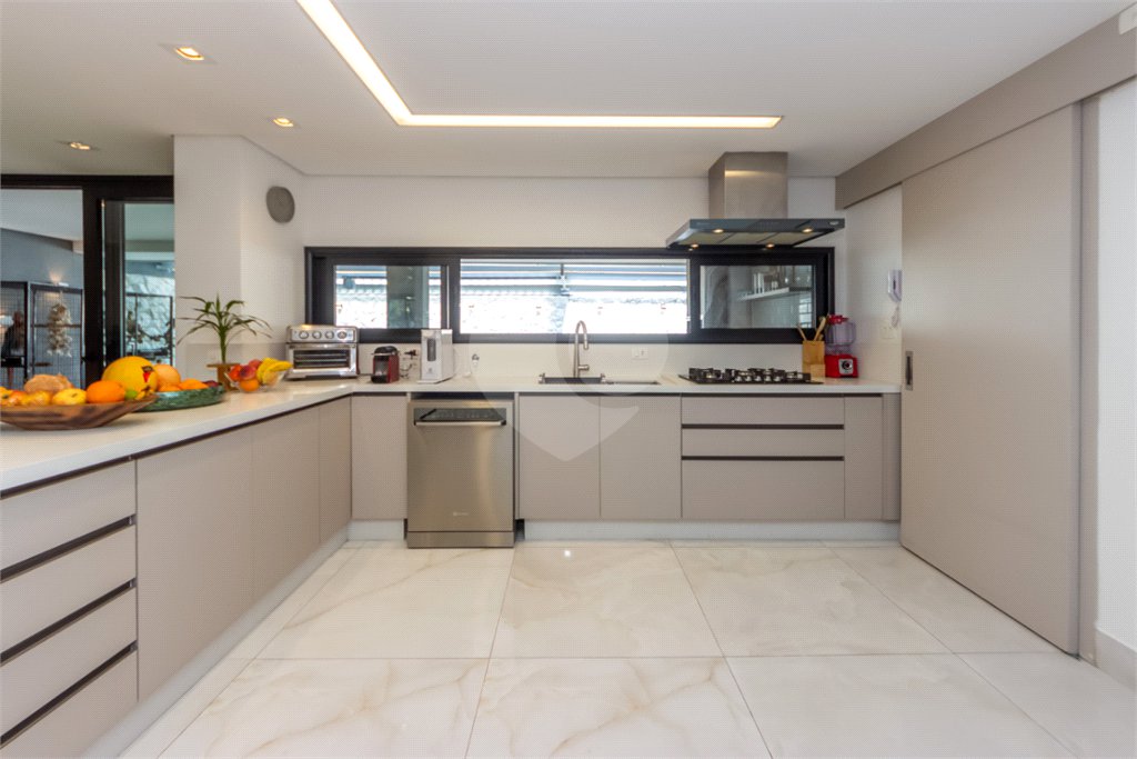 Casa à venda com 3 suítes no condomínio Reserva 8, São Paulo - SP
