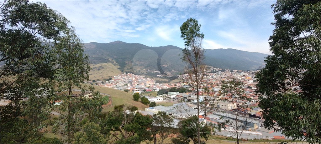 Casa à venda com 4 suítes no Centro, Extrema, MG