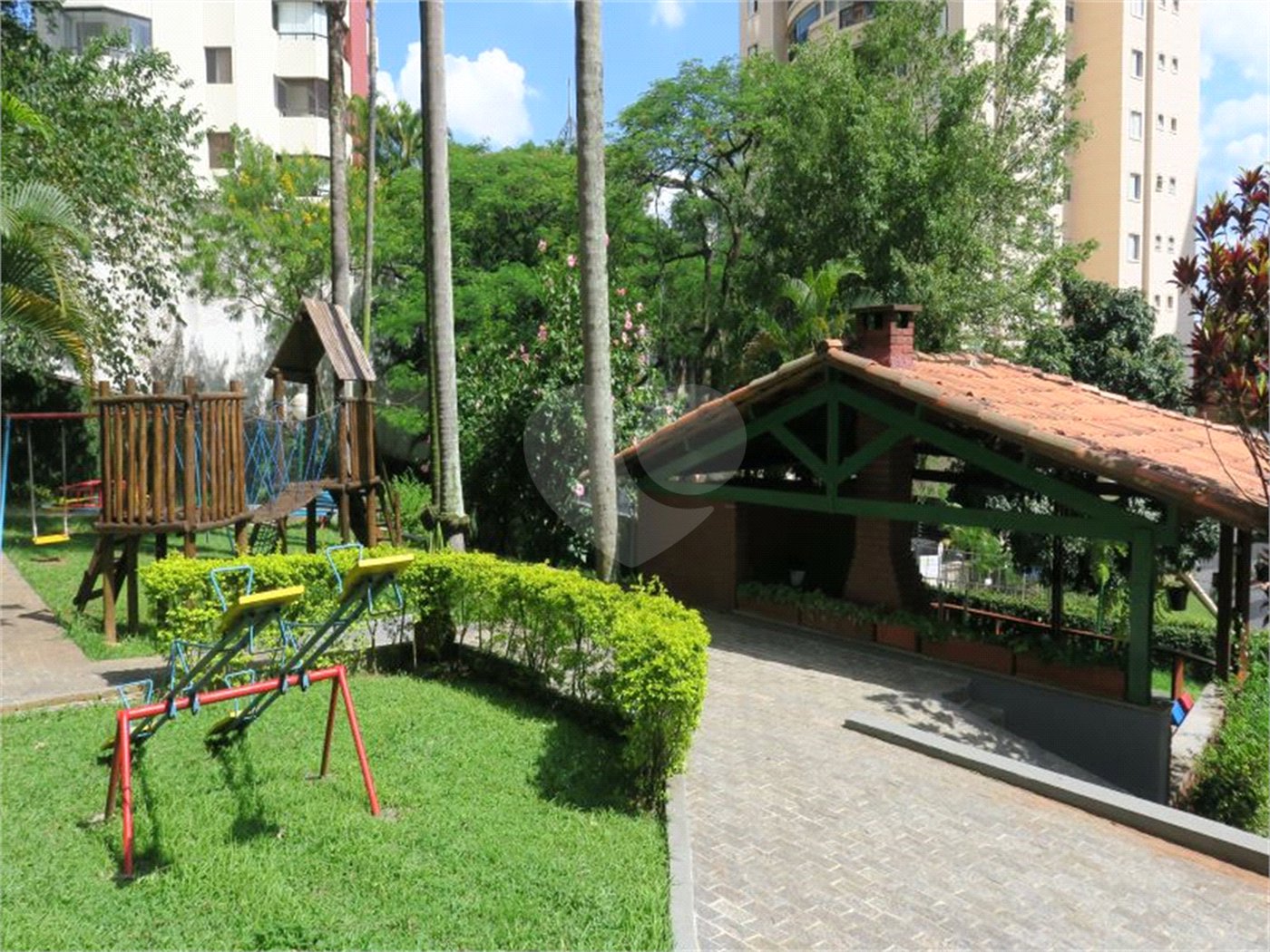 Apartamento à venda com 3 quartos, sendo 1 suíte,  em Vila Andrade, São Paulo, SP