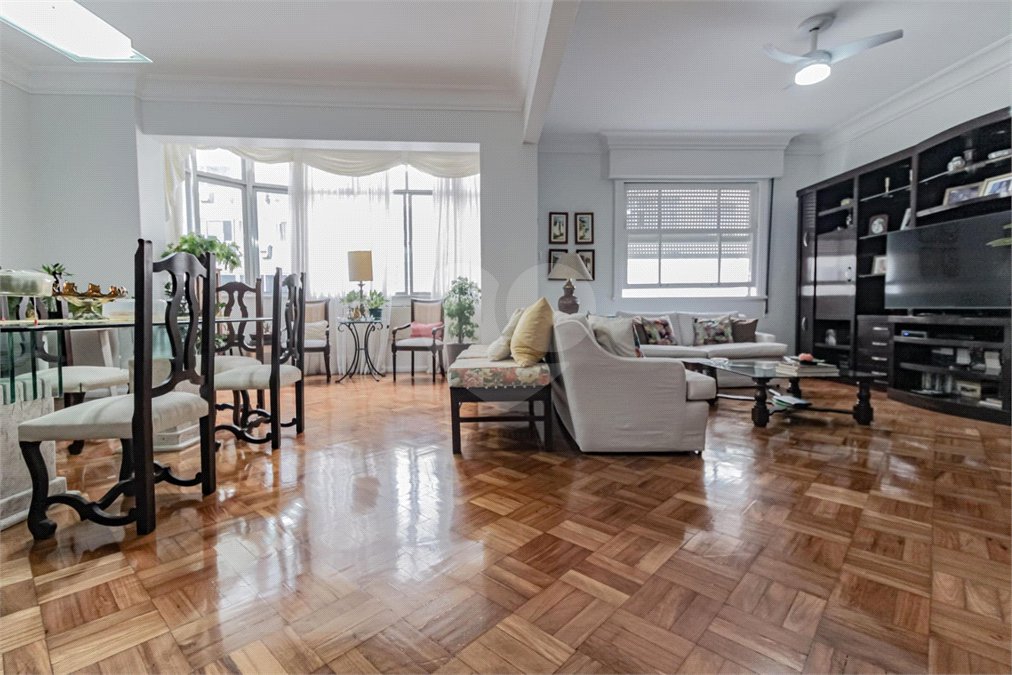 Apartamento à venda com 5 quartos, sendo 1 suíte,  em Copacabana, Rio de Janeiro, RJ