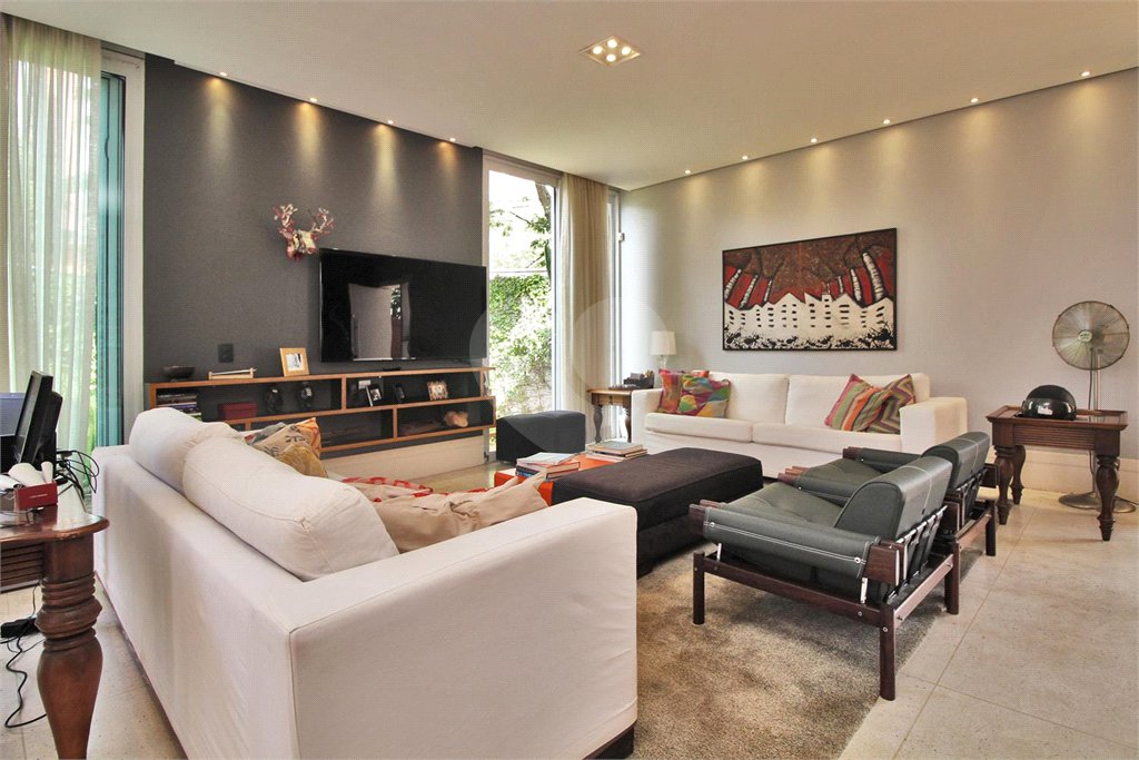 Casa à venda com 3 quartos, sendo 1 suíte, em Vila Mariana, São Paulo, SP