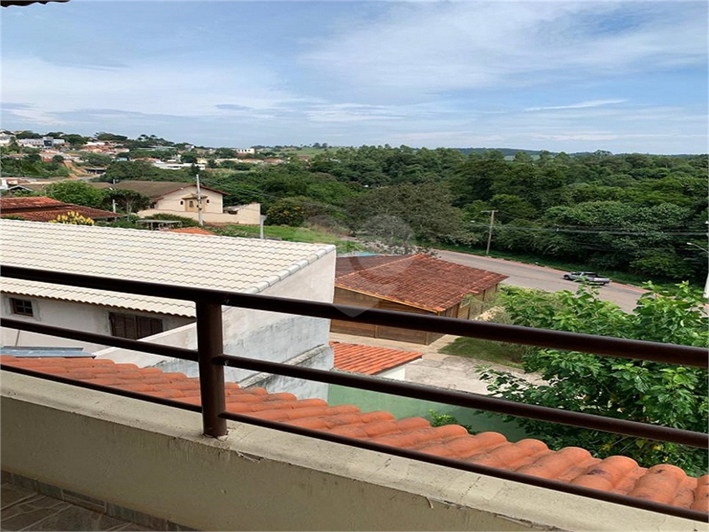 Sobrado à venda com 4 quartos, sendo 3 suítes,  no Centro, Jarinu, SP