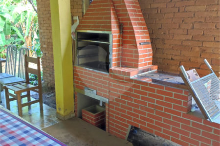 Chácara à venda com 3 quartos, sendo 2 suítes,  em Parque Varanguera, São Roque, SP