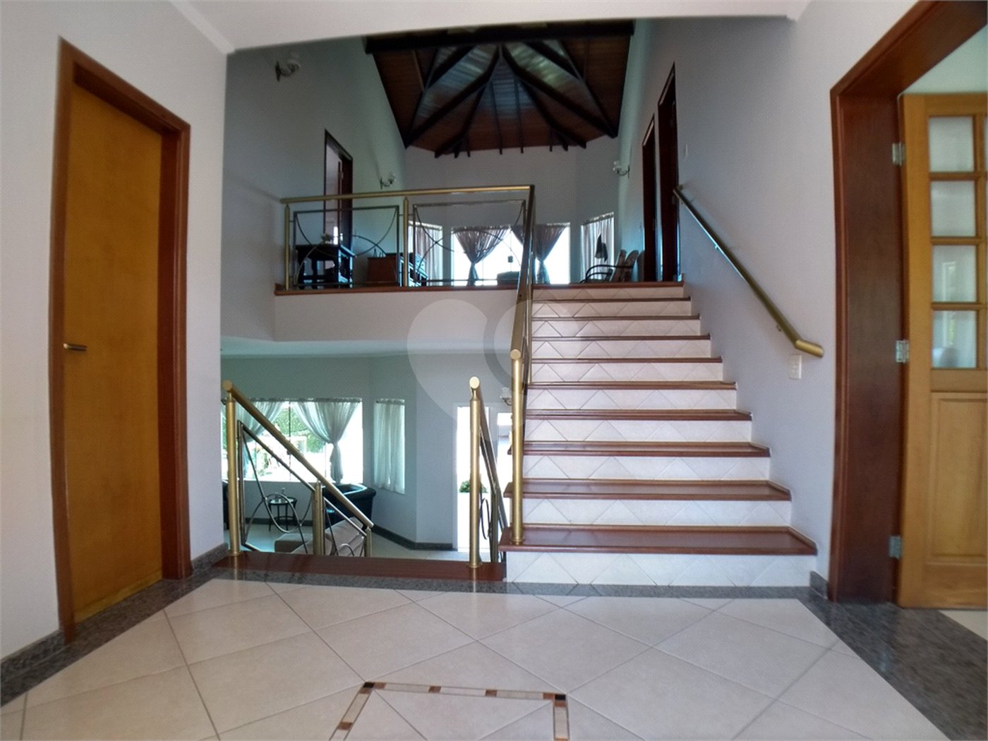 Casa à venda com 3 quartos, sendo 2 suítes,  no condomínio Vila Hípica I, Vinhedo - SP