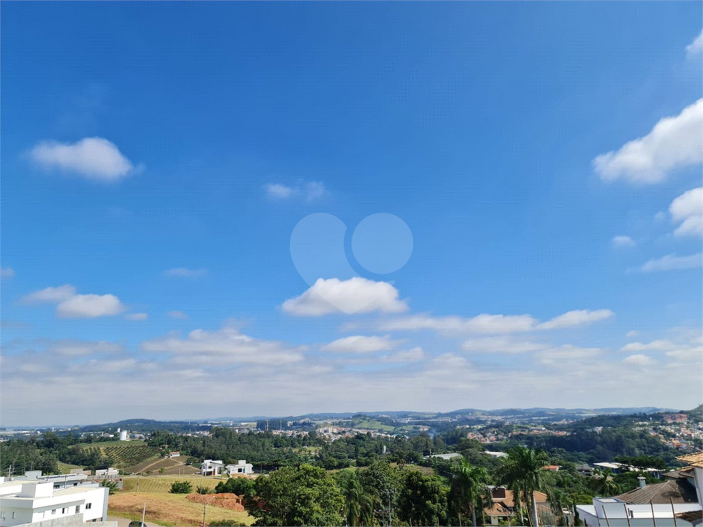 Casa à venda ou para alugar com 4 suítes no condomínio Residencial Jardim Primavera, Louveira - SP