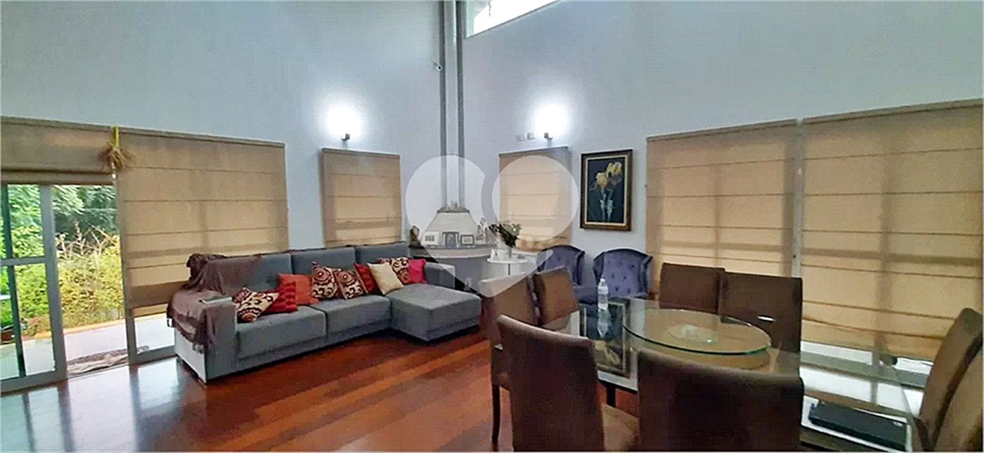 Casa à venda com 3 quartos, sendo 1 suíte, no condomínio Suíça da Cantareira, Mairiporã - SP