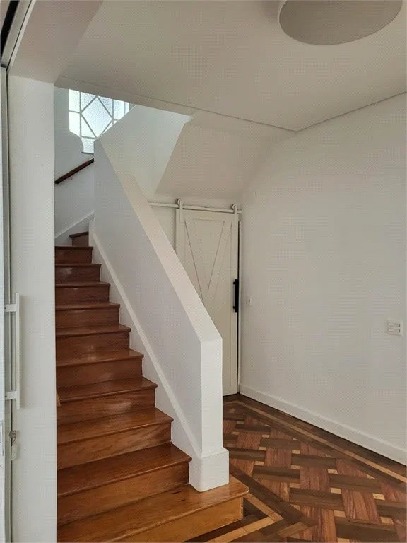 Sobrado à venda ou para alugar com 3 quartos, sendo 1 suíte, em Água Branca, São Paulo, SP