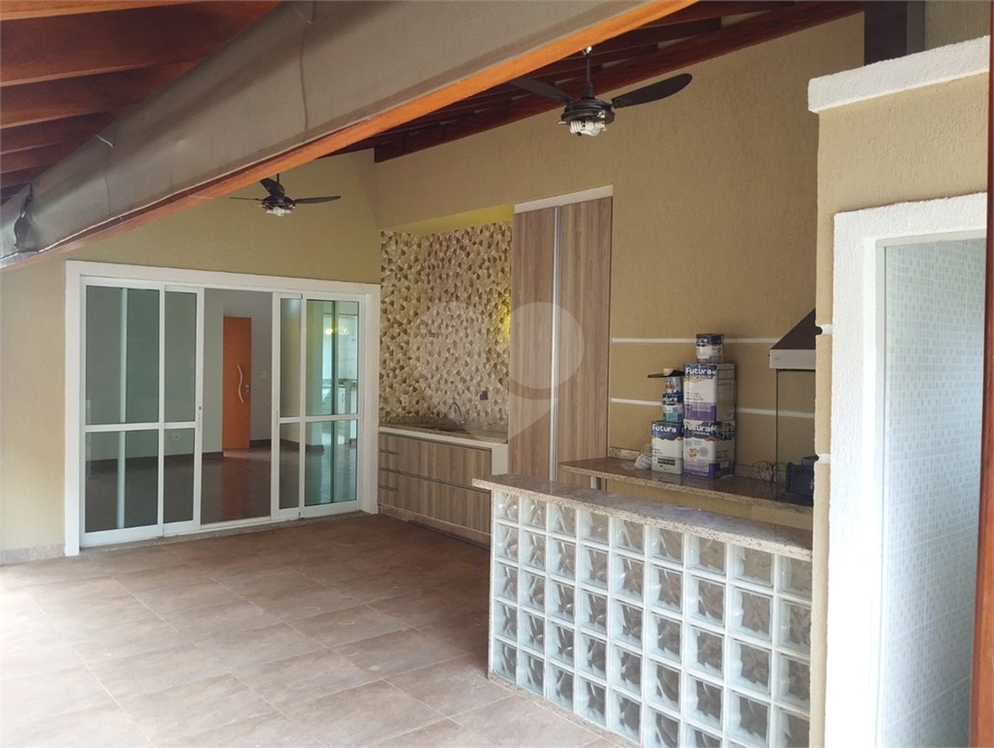 Casa à venda com 3 quartos, sendo 1 suíte,  no condomínio Vila Aracoara, Araraquara - SP