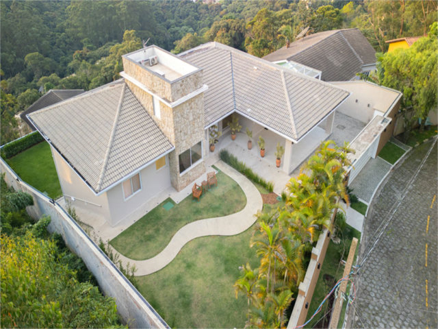 Casa à venda com 3 suítes no condomínio Parque Imperial da Cantareira, Mairiporã - SP
