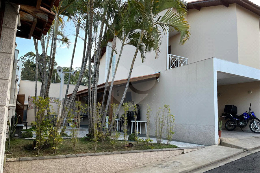 Casa à venda com 3 suítes no condomínio Residencial Palmas I, São Paulo - SP