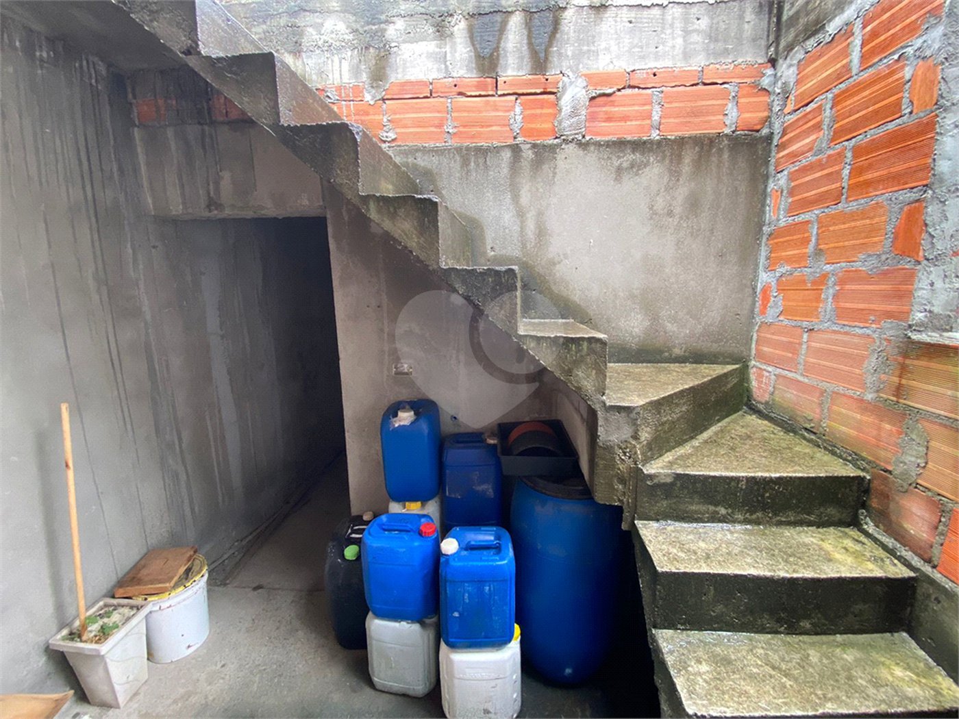 Sobrado à venda com 3 quartos, sendo 1 suíte, em Jardim Quaresmeira II, Suzano, SP