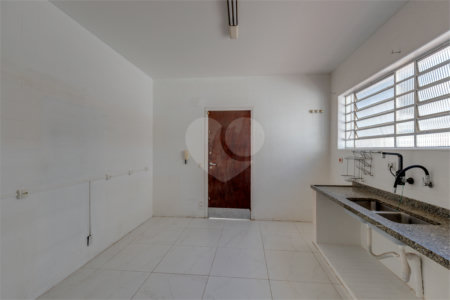 Sobrado à venda com 3 quartos, sendo 1 suíte, em Alto da Boa Vista, São Paulo, SP