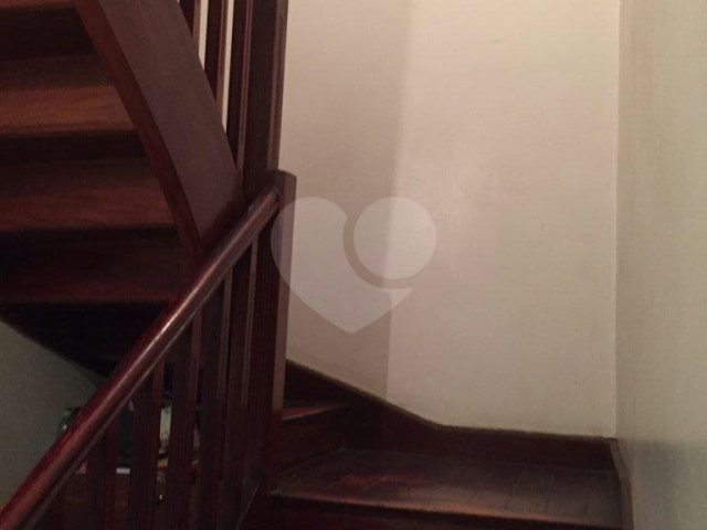 Casa à venda com 4 quartos, sendo 1 suíte,  em Jardim das Laranjeiras, São Paulo, SP