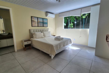 Casa à venda com 6 quartos, sendo 4 suítes, em Ferradura, Armação dos Búzios, RJ