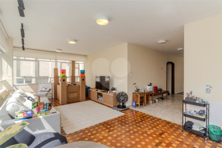 Apartamento à venda com 4 quartos, sendo 1 suíte, em Santa Cecília, São Paulo, SP