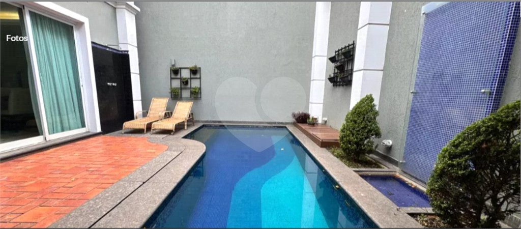 Casa à venda com 4 quartos, sendo 3 suítes,  no condomínio Vila das Flores, São Paulo - SP