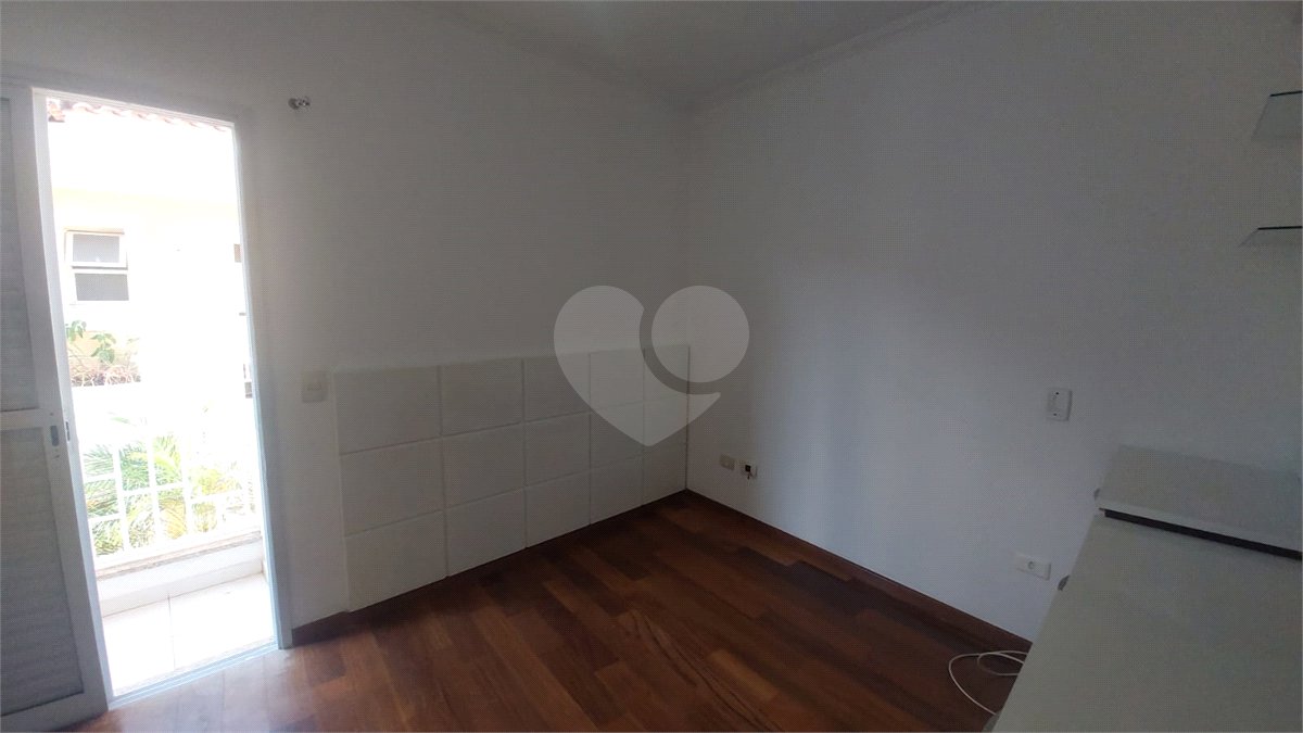 Casa para alugar com 3 quartos, sendo 1 suíte, no condomínio Santanna, São Paulo - SP
