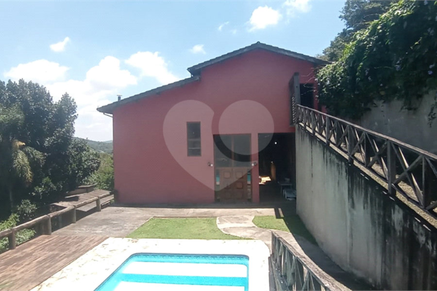 Casa à venda com 5 quartos, sendo 1 suíte, em Roseira, Mairiporã, SP