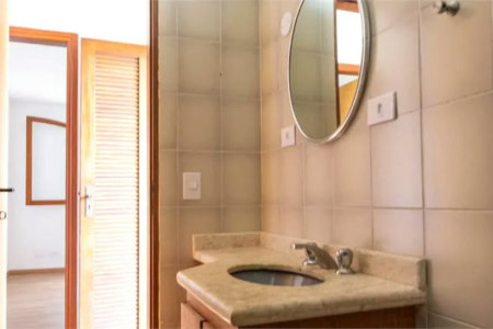 Casa à venda com 4 quartos, sendo 1 suíte,  em Vila Tiradentes, São Paulo, SP