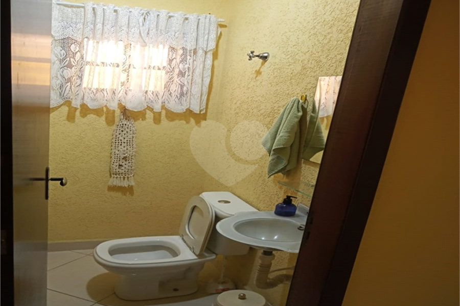 Sobrado à venda com 3 quartos, sendo 1 suíte, em Parque Continental II, Guarulhos, SP