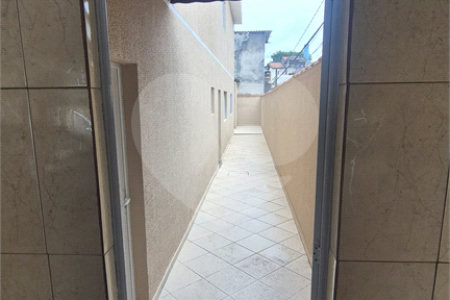 Sobrado à venda com 3 quartos, sendo 1 suíte, em Jardim Las Vegas, Santo André, SP