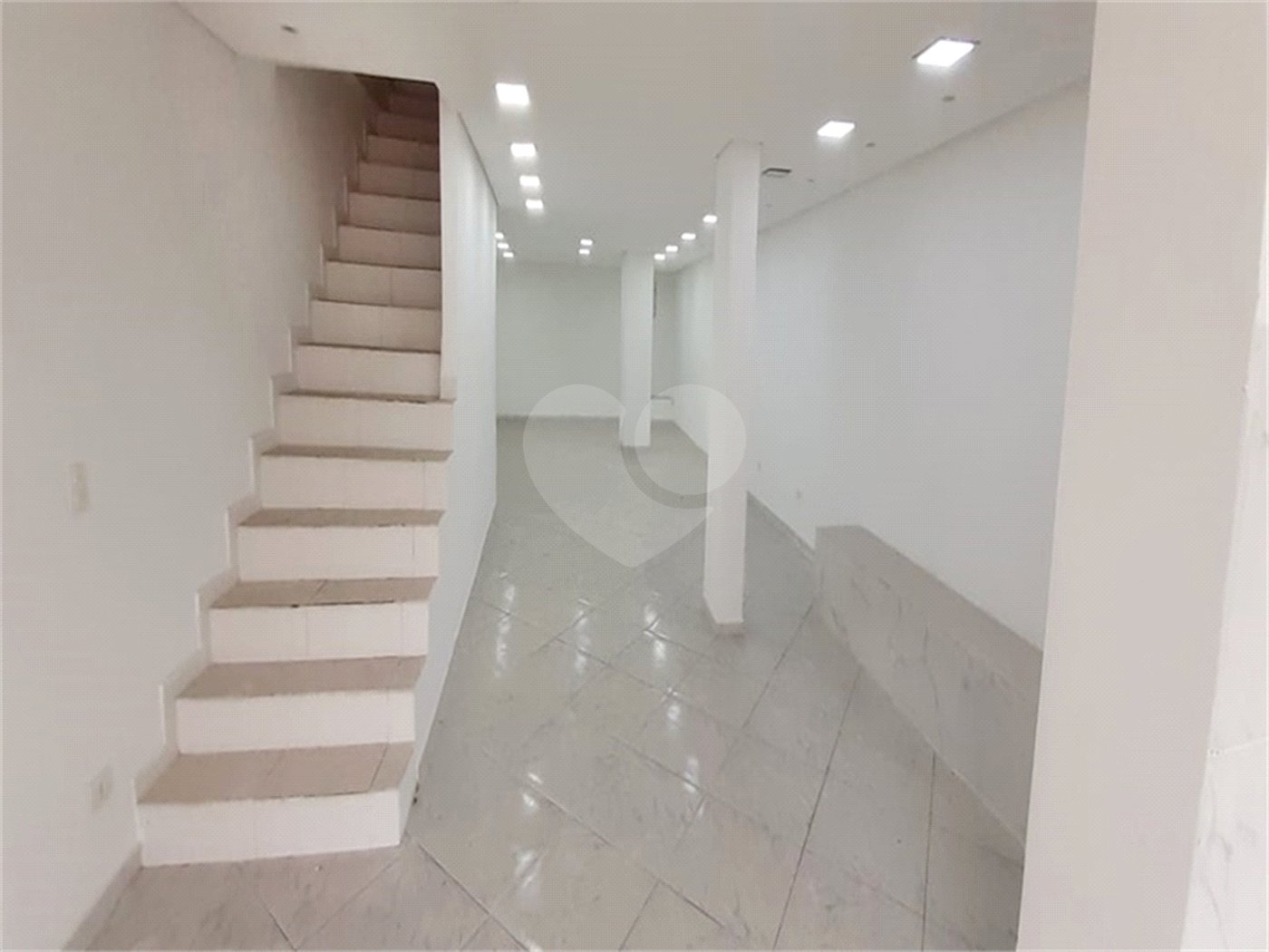 Sobrado à venda com 4 quartos, sendo 3 suítes, em Vila Maria Alta, São Paulo, SP