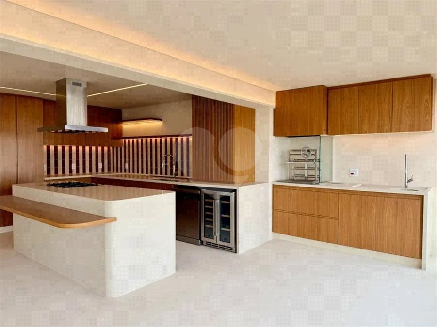 Apartamento à venda com 4 quartos, sendo 3 suítes, em Água Branca, São Paulo, SP