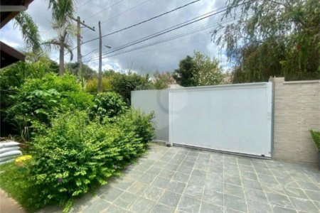 Casa à venda com 3 quartos, sendo 1 suíte, no condomínio Recanto dos Paturis, Vinhedo - SP