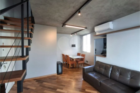 Apartamento totalmente decorado em Moema com 70 m2 , 2 quartos, 2 suítes e 2 vagas, ambientes com ar condicionado.