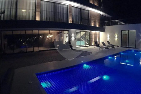 Sobrado à venda com 4 quartos, sendo 2 suítes,  no Centro, Joanópolis, SP